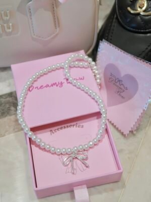 Pearl bow necklace